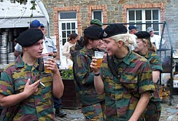 Ženy v uniforme - foto XII. - Belgicko