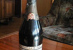 Válečný sekt Henkell Trocken