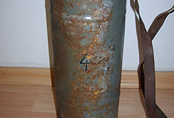 Stará protiplynová maska