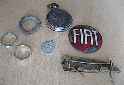 Svátostky, hodinky, prsteny a Fiat