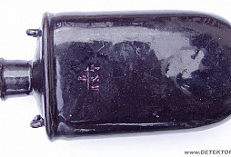 Polní lahev a plynová maska