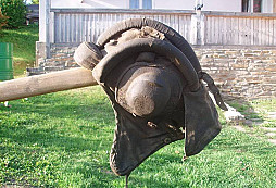 Tankistická kukla prozba o určenie