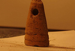 Pár keramiky při hledání s detíkem