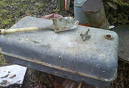 Nález palivové nádrže