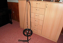 Zubní vrtačka z doby naštěstí dávno minulé