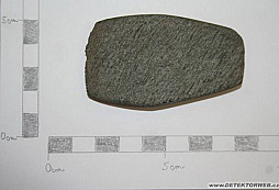 Nález kamenné sekerky