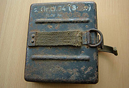 Plechová krabička na opasek