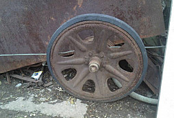 Kola z něčeho válečného