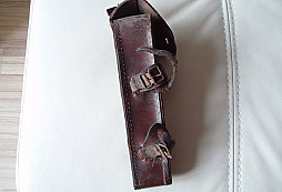 Nějaké pouzdro, značené