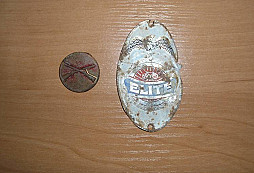 Štítek a odznak