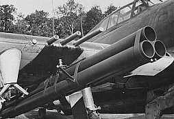 Americké letecké rakety HVAR poprvé v akci