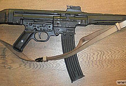 Automatická puška MP 44 (StG 44) (Sturmgewehr) Německo