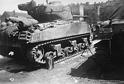 V čtyřicátympátym - pod okny