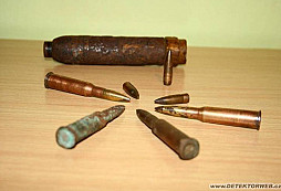 Nábojnice Mosin Nagant,úhelník z děla,či tanku...