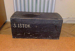 Vojenský kufor a pečatidlo