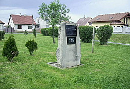 Pamätná tabuľa Martina Bartoňa v Čáčove