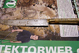 Nůž