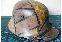 Unikátní přilba z Áčka