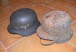 Přilby z kovošrotu