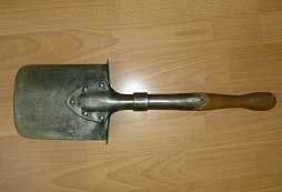 Lopatka se závěsníkem