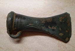 Tři bronzové depoty během jednoho týdne