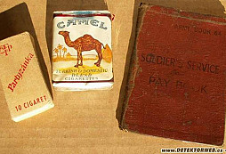 Army Book 64, cigára a cibule...
