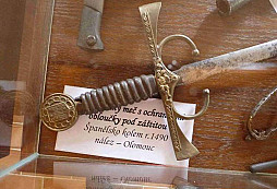 Sekery, chladné a palné zbraně