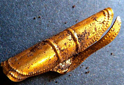 Školáci našli 4300 let starý zlatý šperk