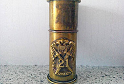 Frontový zapaľovač a pohár