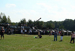 Loučení s prázdninami v Tůni u Nechanic obrazem.