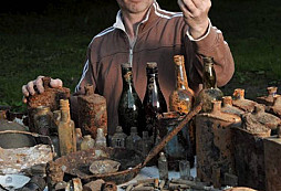 Instalatér odkryl na zahradě lágr z WW II.