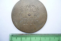 Určení znaku, monogramu a knoflíků