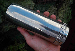 Vázička z dělostřeleckého granátu