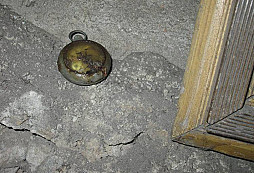 Polní láhev, železný hmoždíř 1914-1916 a hodinky