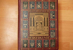 Truhla a šavle po dědovi legionáři