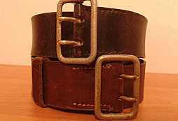 Opasky dostojník a pamiatka z vojny