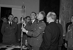 Ztracené insignie Univerzity Karlovy - Nová stopa!