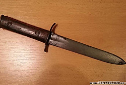 Italský útočný nůž