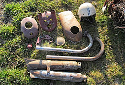 Diely na motorku+motohelma