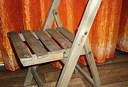 "Zahradní" židlička ze Sudet
