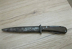 Nějaký trampský nůž