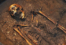 Pozvánka na výstavu Hroby barbarů