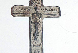 Kříž z lesa