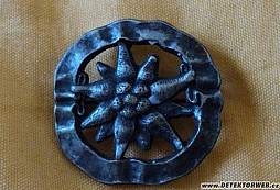 Poradí někdo s odznakem?