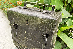 Kožená brašna - aktovka v žel. držáku