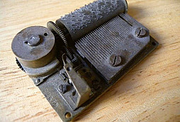 Úklid půdy pokračuje