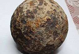 Dělová koule? Mlynáři?