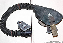 Dýchací maska a neznámý náboj