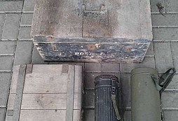 Bedny, masky a blatník z Hetzeru