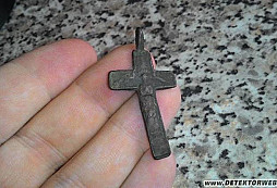 Jak je starý tento křížek?